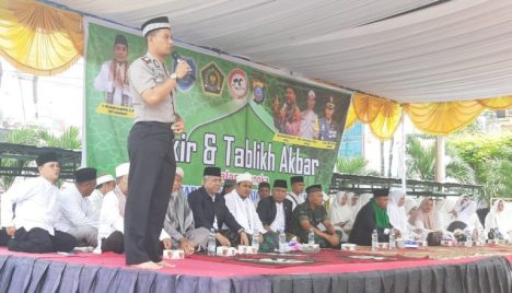 ket poto Kapolres Labuhanbatu berikan kata sambutan di acara HSN di Masjid Agung Rantauprapat (ist)